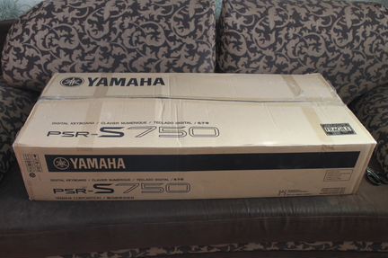 Продаю синтезатор Yamaha PSR-S 750