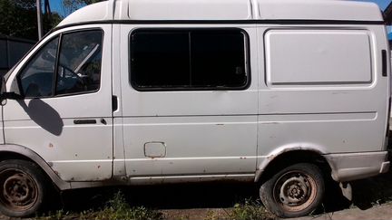 ГАЗ Соболь 2752 2.4 МТ, 2000, фургон