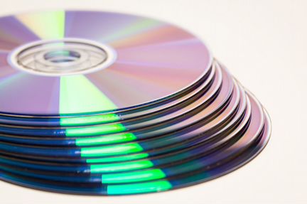 Продам коллекцию фильмов 80 CD-DVD дисков