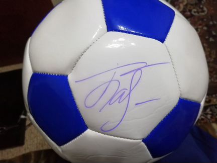Мяч с подписью Антона Павлинова