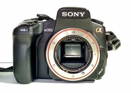 Зеркальный фотоаппарат Sony Alpha с объективом