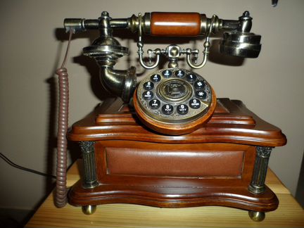 Телефон в ретро стиле