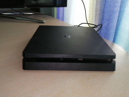 Sony PlayStation 4 (1TB)