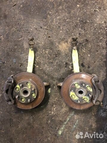 Honda Accord VI кулак передний