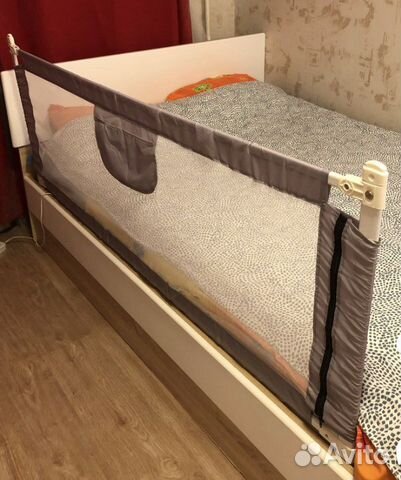 Защитный бортик для кровати