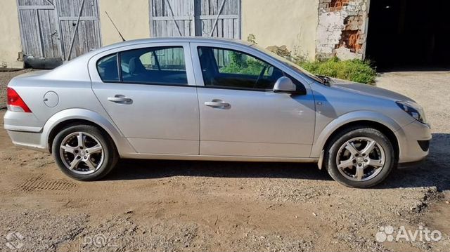 Opel Astra 1.8 МТ, 2014, 290 775 км