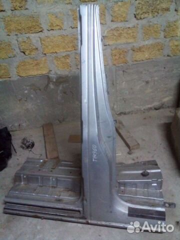 Вырез стойки (B) правя WV T5