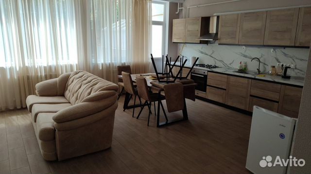 

2-к. квартира, 70 м², 1/4 эт.