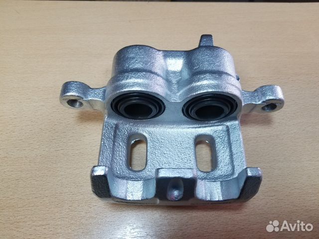 Суппорт левый Mitsubishi Pajero Sport MB858406 Суппорт левый Mitsubishi Pajero Sport MB858406