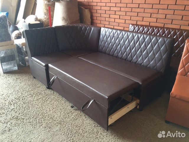 Кухонный угловой, со спальным местом