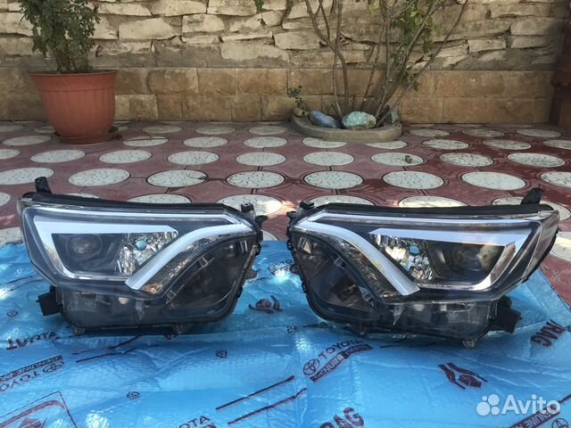 Фара передняя Toyota RAV4 2015-н.в