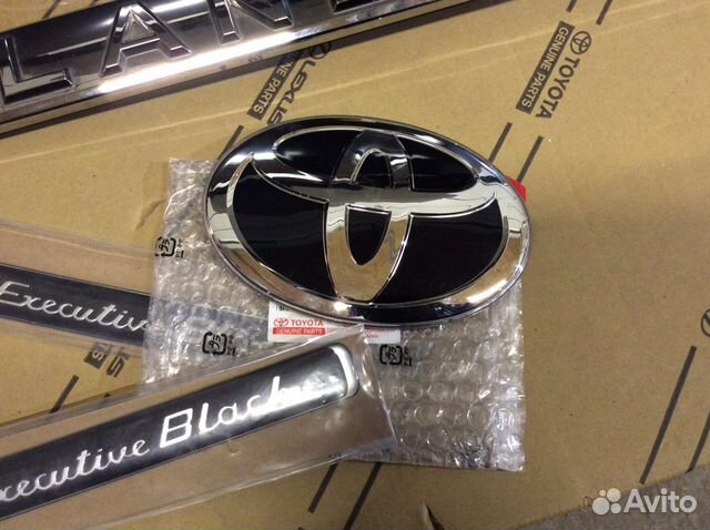 Эмблема Land Cruiser 200 Эмблема Land Cruiser 200