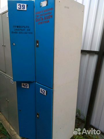 Шкафы металлические,четыре шт серых и один синий.Ц Шкафы металлические,четыре шт серых и один синий.Ц
