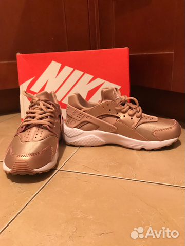 Новые кроссовки Nike Air Huarache (размер 38) Новые кроссовки Nike Air Huarache (размер 38)