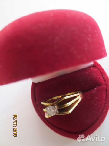 Золотое кольцо с бриллиантом Золотое кольцо с бриллиантом