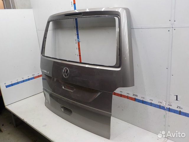 Дверь багажника на Volkswagen Caravelle (T6) Дверь багажника на Volkswagen Caravelle (T6)