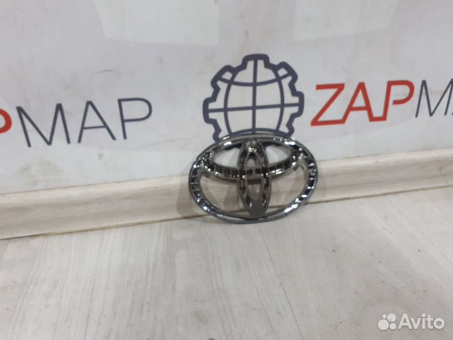 Эмблема на решетку радиатора Toyota Land Cruiser J