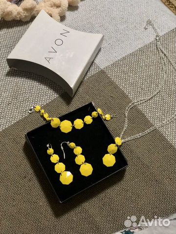 Набор украшений Avon: серьги, браслет, подвеска