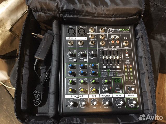 Микшерный пульт Mackie profx4v2
