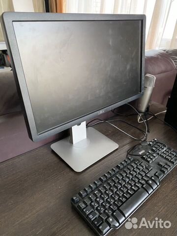 Компьютерный блок Dell с монитором Компьютерный блок Dell с монитором