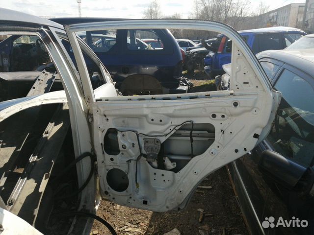 Дверь задняя правая