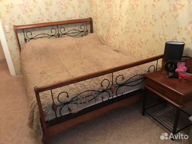 Спальный гарнитур из массива. Италия. Б/у