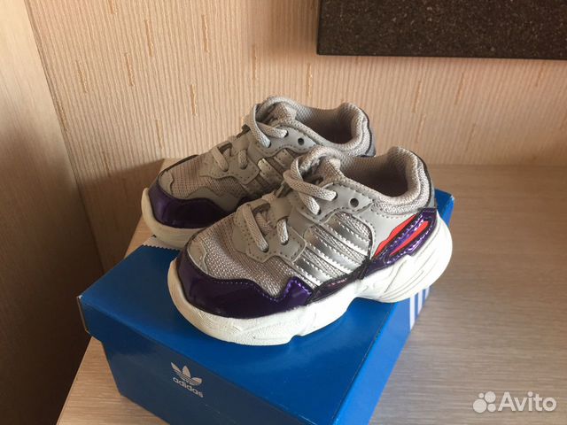 Детские кроссовки adidas Детские кроссовки adidas