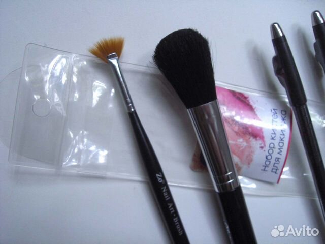 Набор кистей для макияжа и карандаши