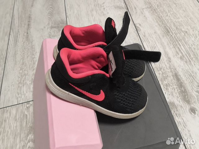 Кроссовки Nike для девочки 25 размер Кроссовки Nike для девочки 25 размер