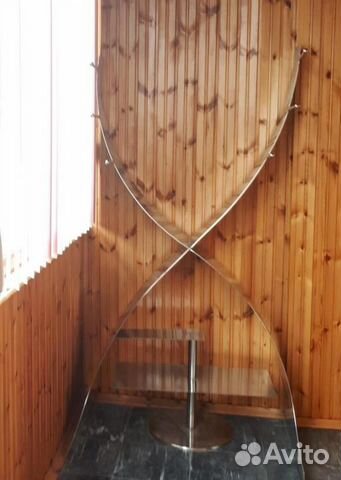 Дизайнерская напольная вешалка для одежды