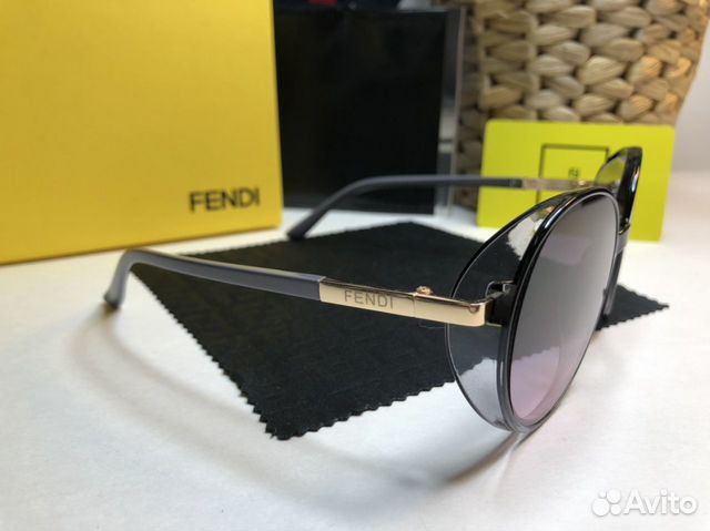 Женские солнцезащитные очки Fendi