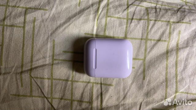 Наушники AirPods с беспроводным зарядным футляром Наушники AirPods с беспроводным зарядным футляром