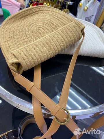 Крутая шляпа Balenciaga, сумочка Крутая шляпа Balenciaga, сумочка