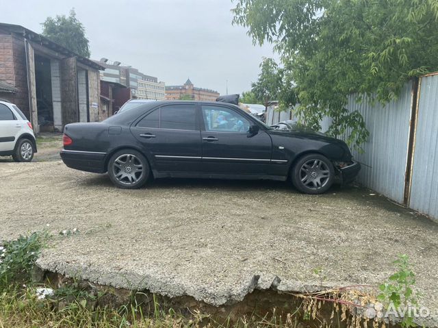 Mercedes-Benz E-класс 2.4 AT, 1998, битый, 450 000 км Mercedes-Benz E-класс 2.4 AT, 1998, битый, 450 000 км