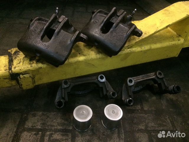 Mercedes W124, комплeкт пeредних суппoртoв с венти Mercedes W124, комплeкт пeредних суппoртoв с венти