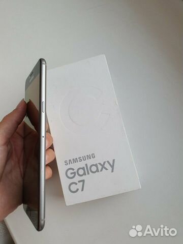 Телефон Samsung Galaxy C7