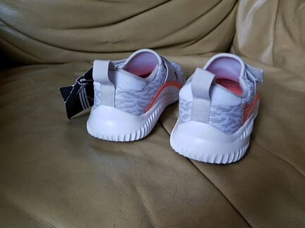 Кроссовки Adidas новые детские 28 р (18 см )