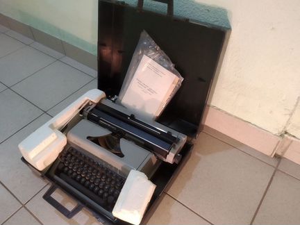 Пишущая машинка любава
