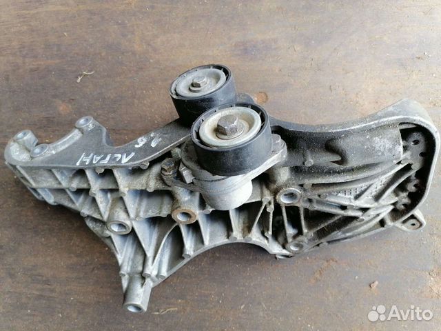 Кронштейн генератора Сандеро Логан