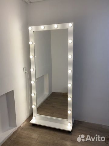 Зеркало гримерное с лампами