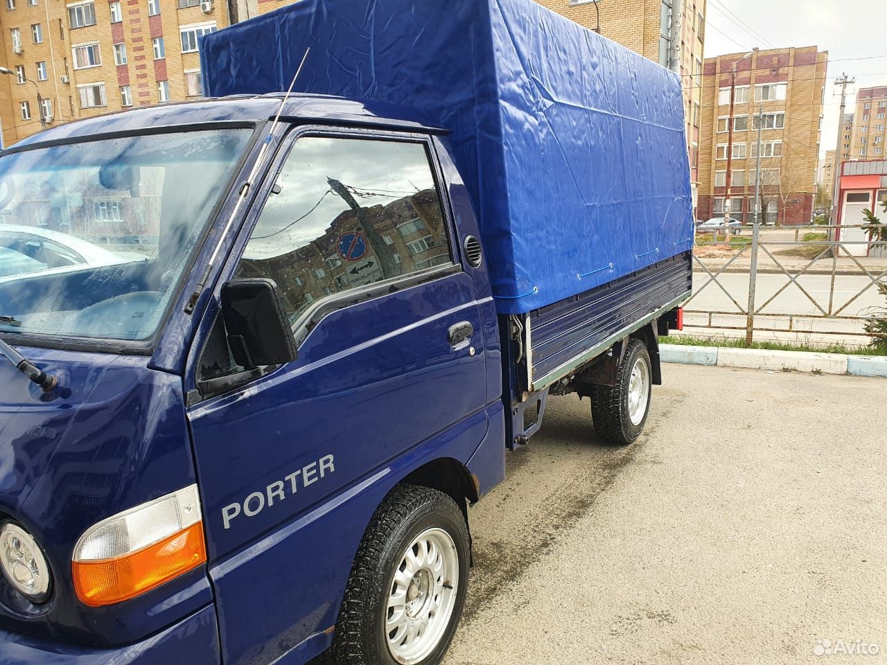 Авито портер с пробегом. Hyundai Porter 2007 аккумулятор. Hyundai Porter 2 вид сбоку.