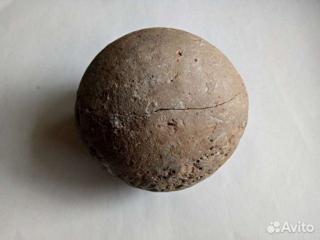Необычный камень округлой формы