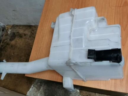 Бачок омывателя стекла Тойота