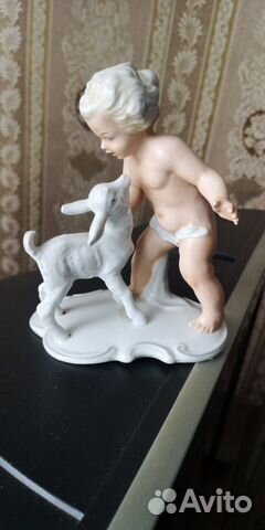 Фарфоровая статуэтка