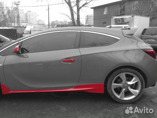 Накладки на пороги GT на Opel Astra J GTC