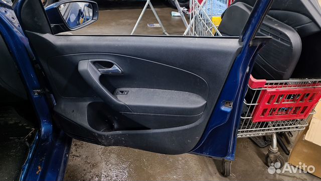 Обшивка двери передняя правая Volkswagen Polo