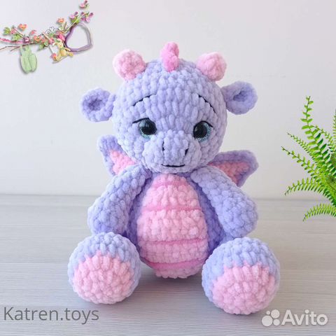 Вязаная игрушка дракон динозавр
