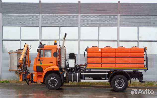 Дорожная машина для мойки шумозащитных экранов