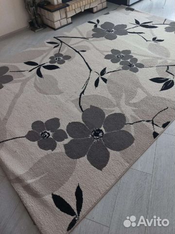 Интеръерный ковер большой и маленький