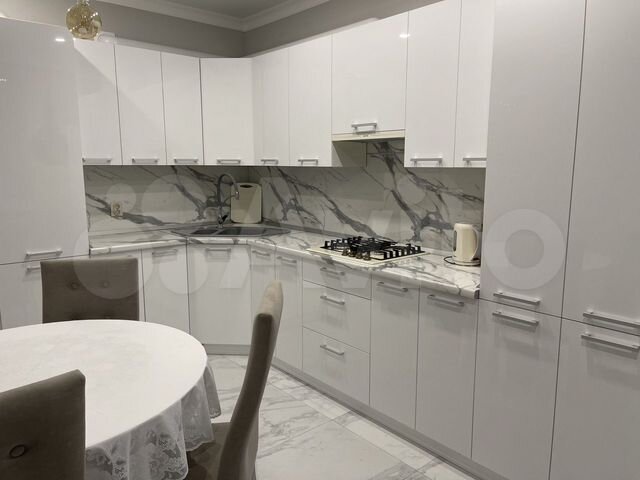 2-к. квартира, 60 м², 8/10 эт.